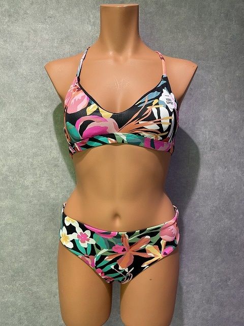 レディース 水着 22 7 15 金 7 18 月 まで超 ナツ祭り開催でムラポ 湘南藤沢オーパ店 Shop News ムラサキスポーツ Murasaki Sports公式サイト