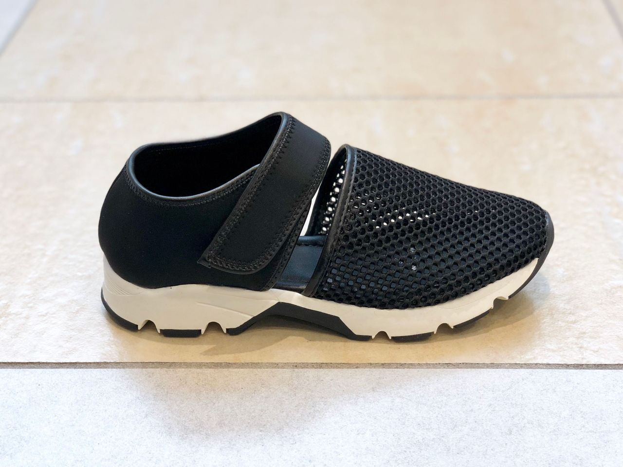 皮 シェフ 夢中 サンダル みたい な 靴 Middleboromidday Com