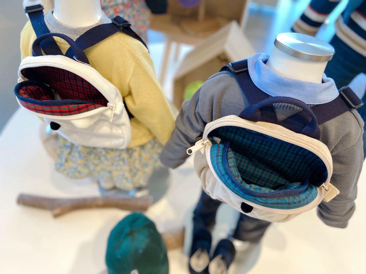 秋のコーディネートに加えたくなる、 かわいらしいリュックと