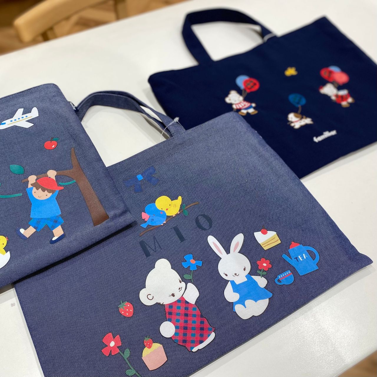ファミリア　お絵描きセットのトートバッグ 西宮阪急】おうち遊びをもっと楽しく！おえかきセット