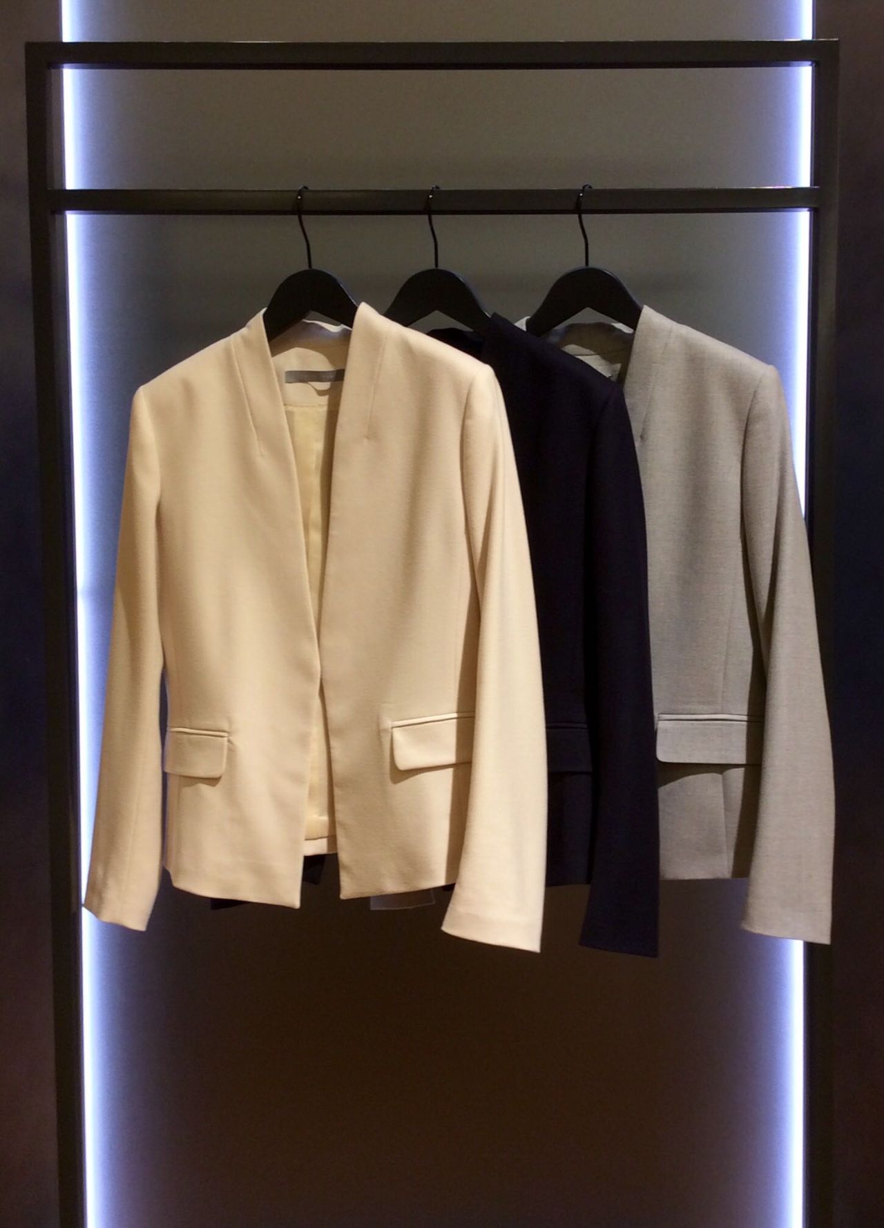 セオリーリュクス　ノーカラージャケット　LIFT DONNA.A セオリーリュクスノーカラージャケットLIFT DONNA.A ライトベージュ