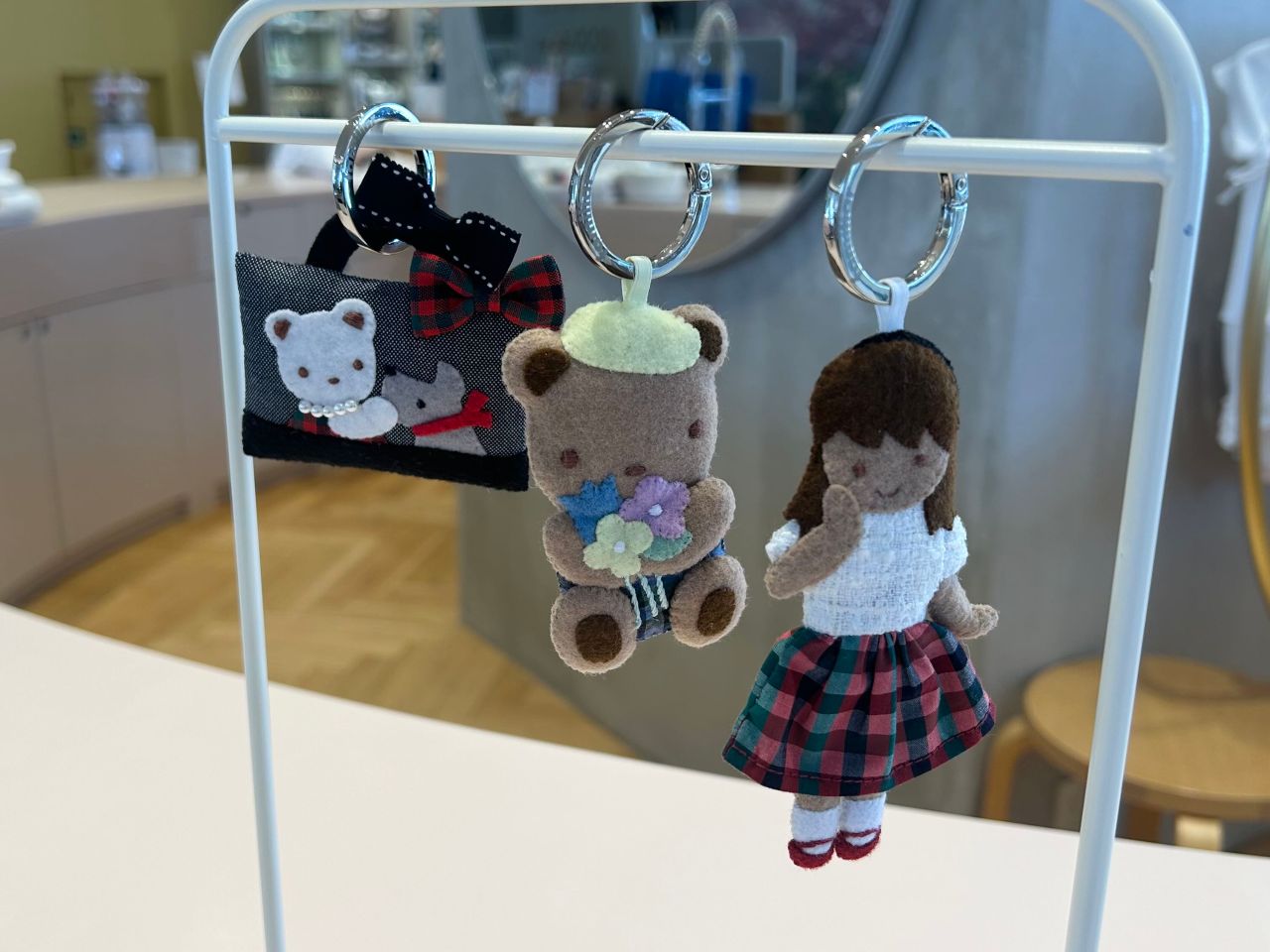 代官山店】カスタマイズショルダーバッグご予約スタート｜ファミリア