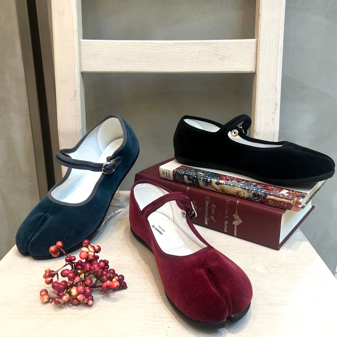 Grape パンプス 秋冬カラーのストラップシューズ【coppe | WASH たまプラーザテラス