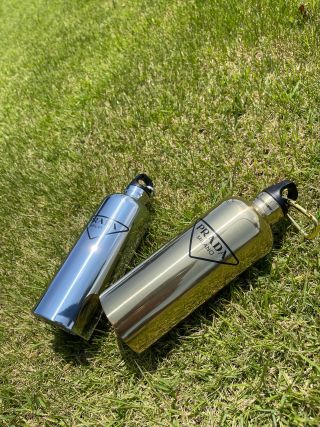 【土日限定値下げ】 PRADA ゴールド ステンレススチール 水筒 Amazon｜[プラダ]タンブラー 水筒 ボトル 500ml ゴールド メンズ