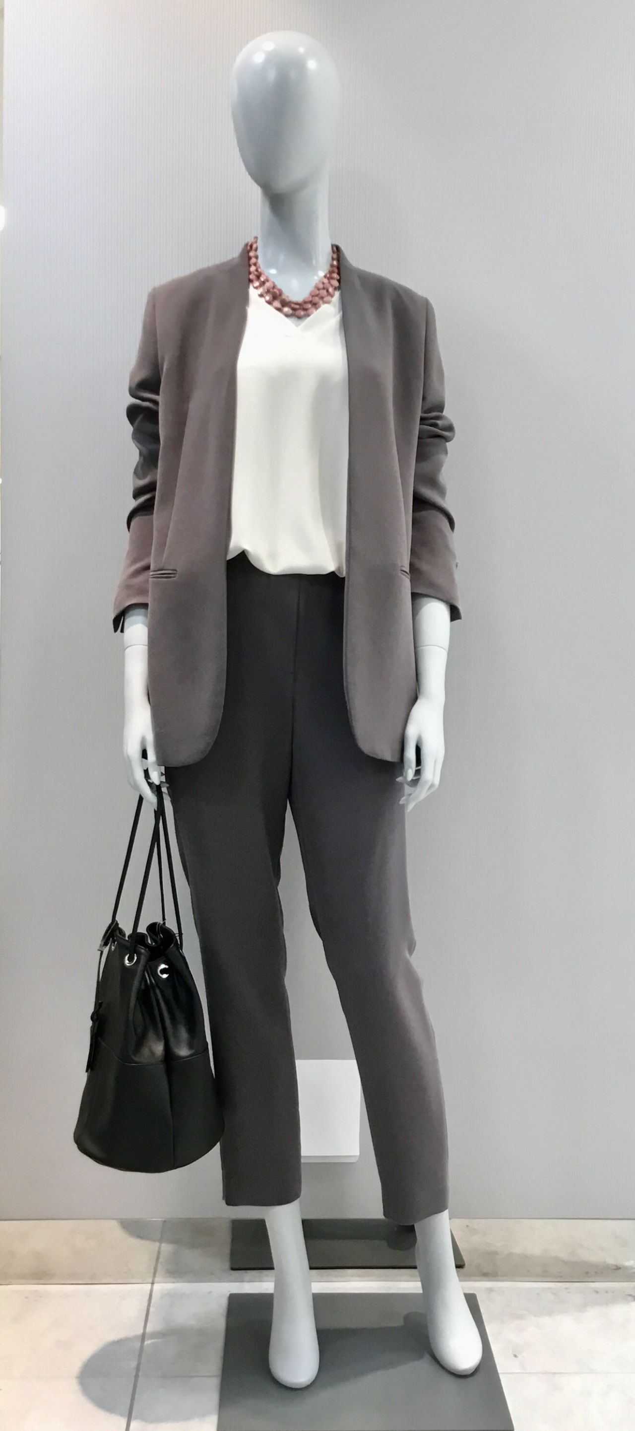 どちらのワントーンコーディネートがお好みですか 池袋西武店 Theory Luxe セオリーリュクス ショップブログ