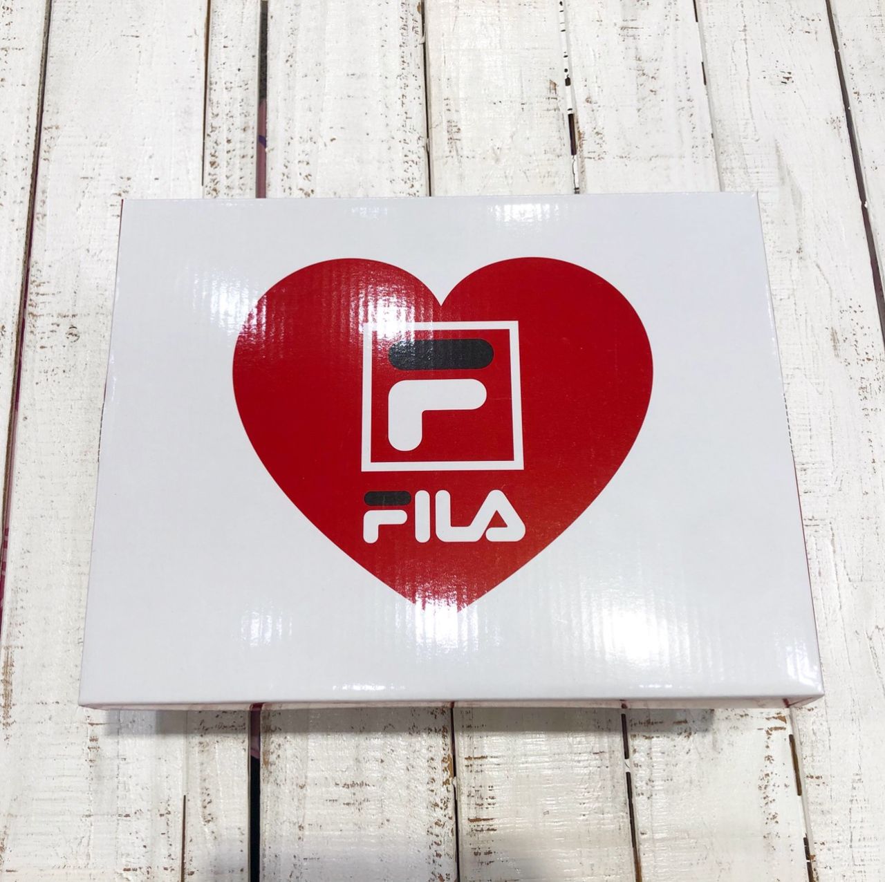 シューズ Filaバレンタインモデル アリオ西新井店 Shop News ムラサキスポーツ Murasaki Sports公式サイト