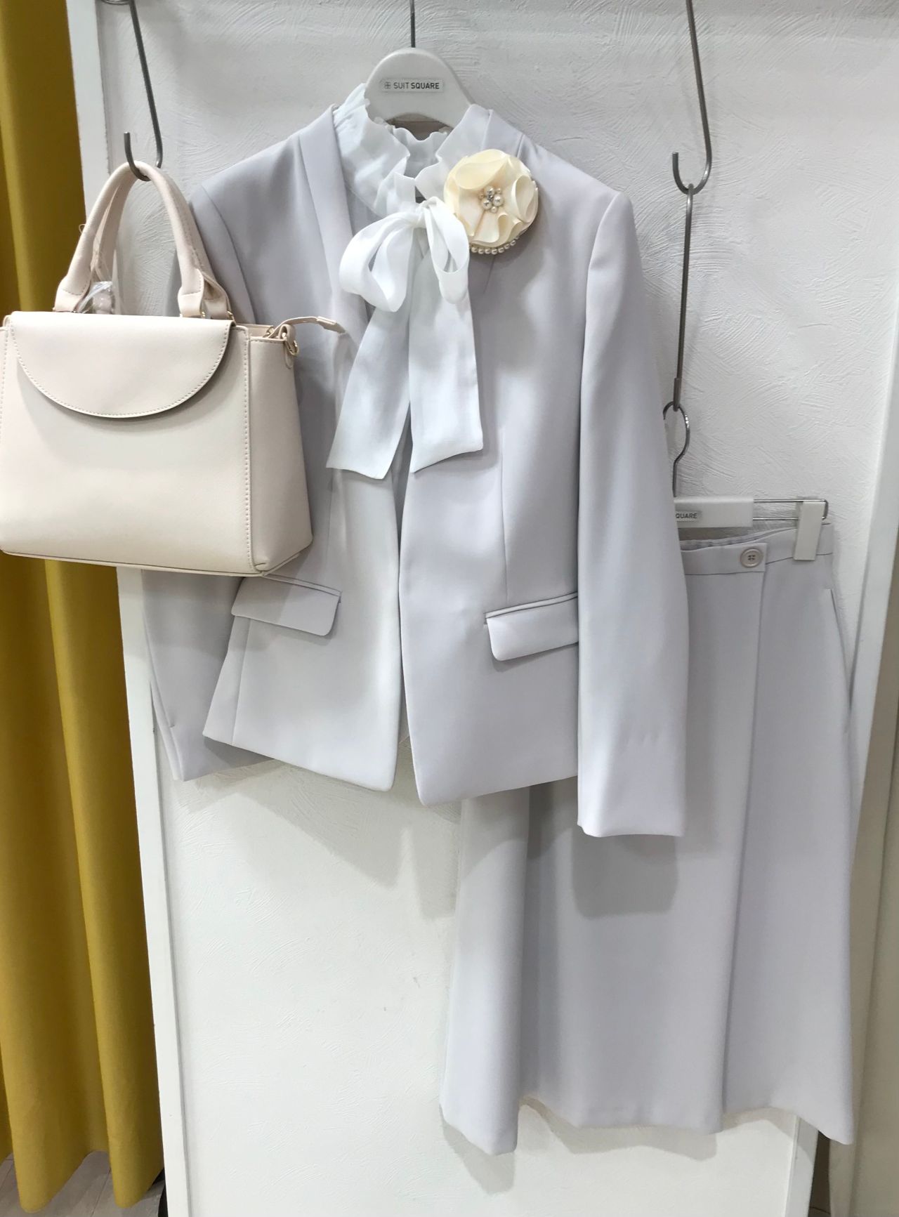 レディース】セレモニーにもビジネスにも！定番スーツのご紹介