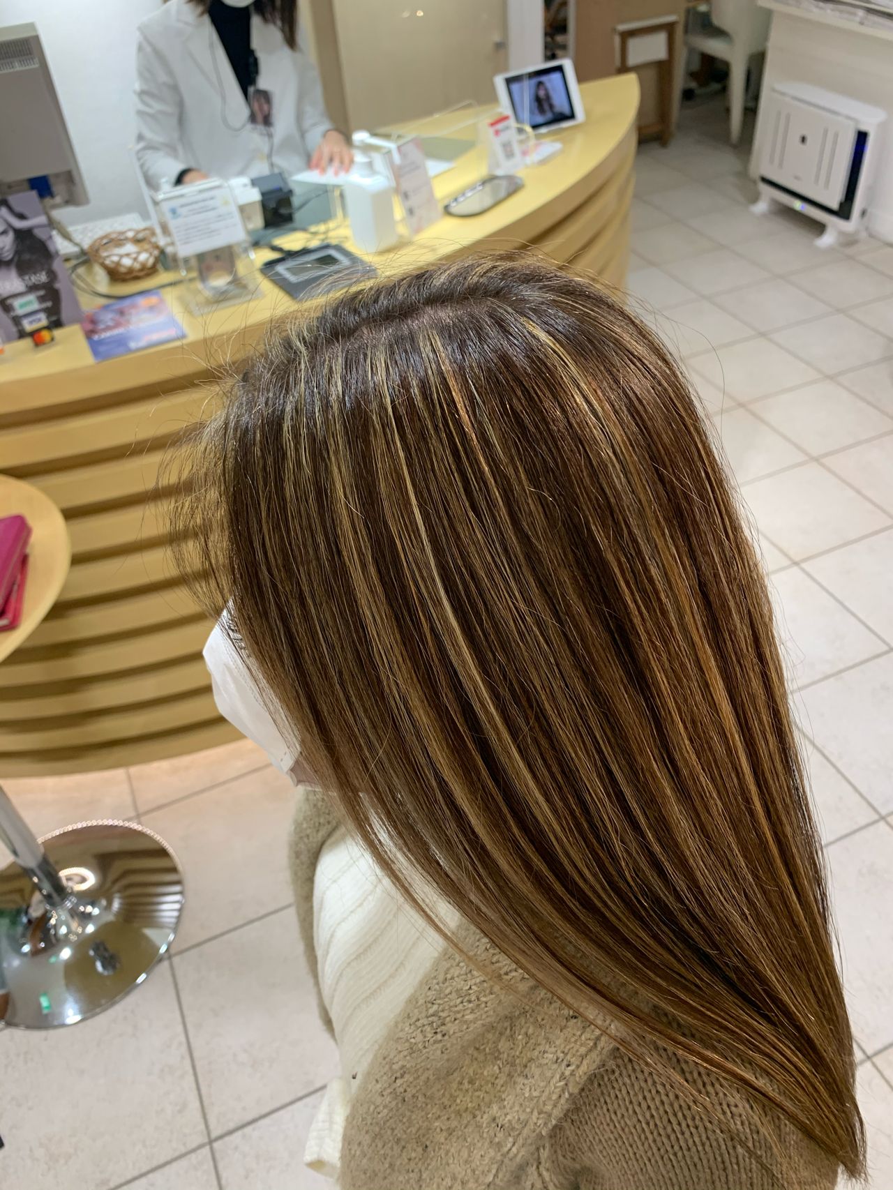 40代50代白髪に悩む方はこれ ハイライトを重ねてつくるブレンド感たっぷりのおしゃれ白髪染め 美容室カキモトアームズのオフィシャルサイト