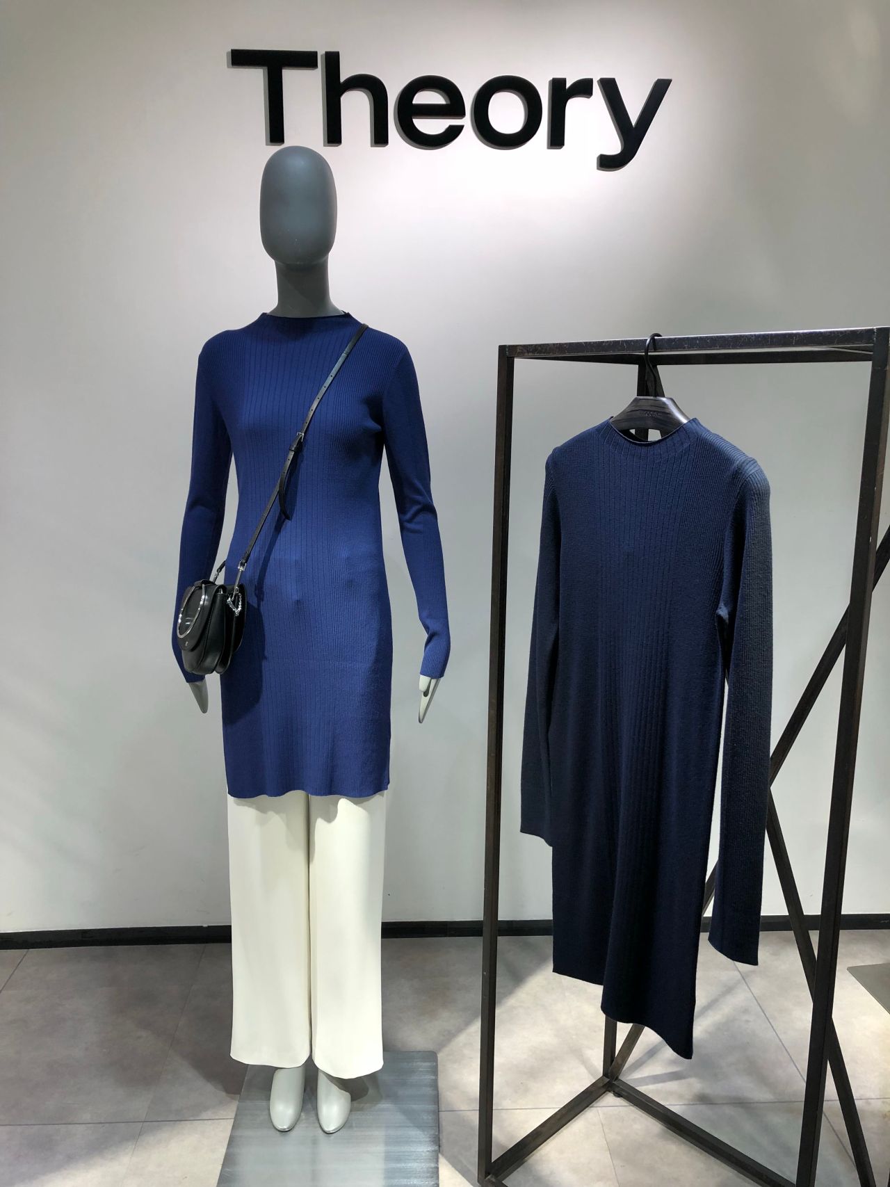 人気第6位 新品同様 Theory ニット ワンピース Stefania Merinos 絶賛