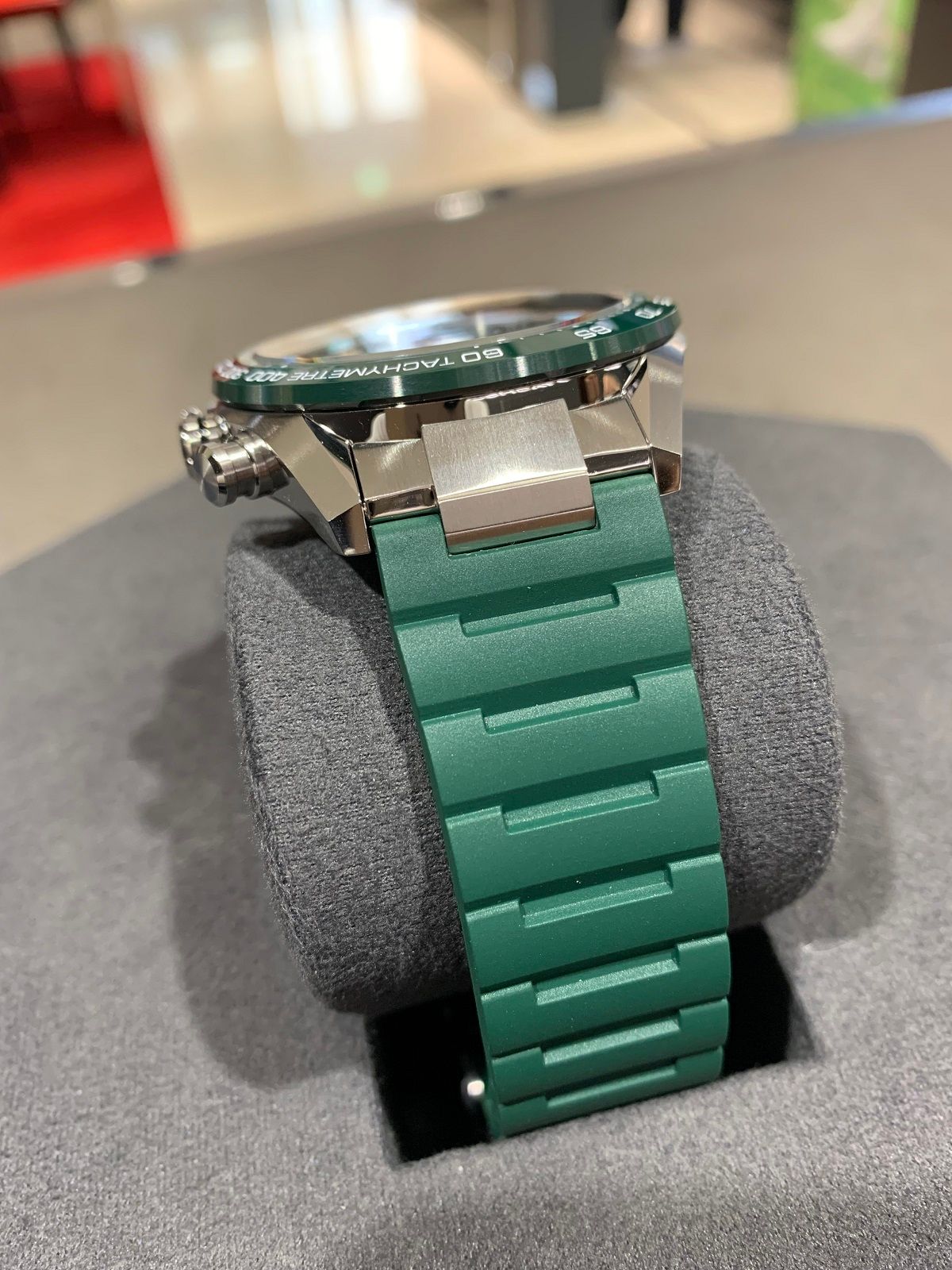 スポーティーなカレラクロノグラフグリ | 岡山拠点のトミヤ