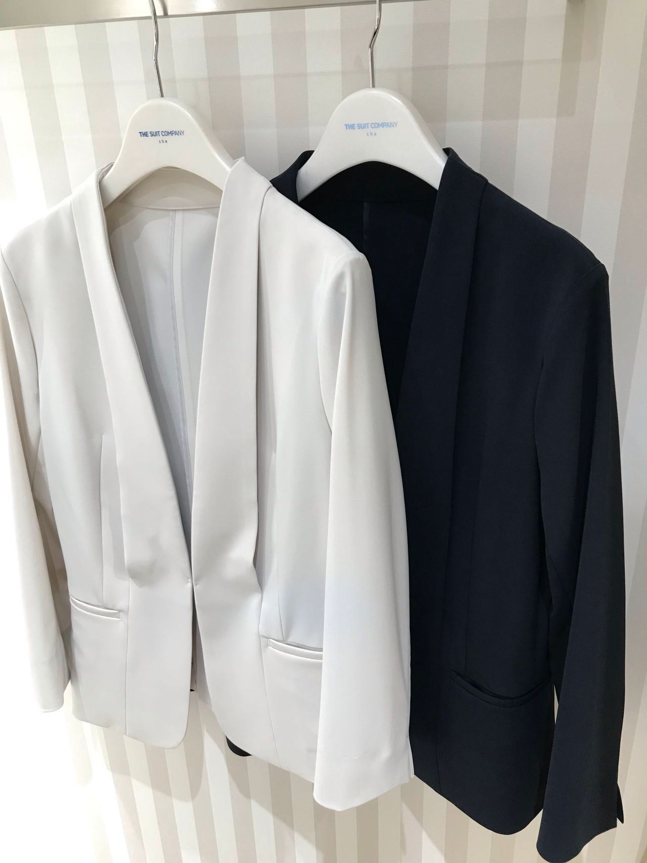 ✨タグ付き✨WHITE ホワイト ザ スーツカンパニー ノーカラーパンツスーツ 毎年大人気のスーツに新色登場♡｜THE SUIT COMPANY 福岡天神店
