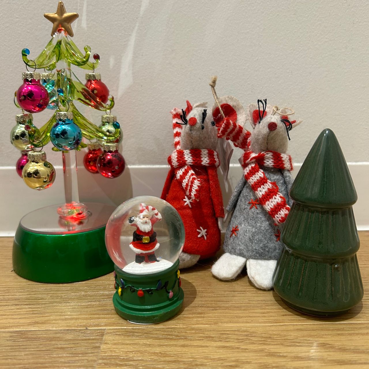 ガラスオーナメントフライングタイガークリスマスツリー