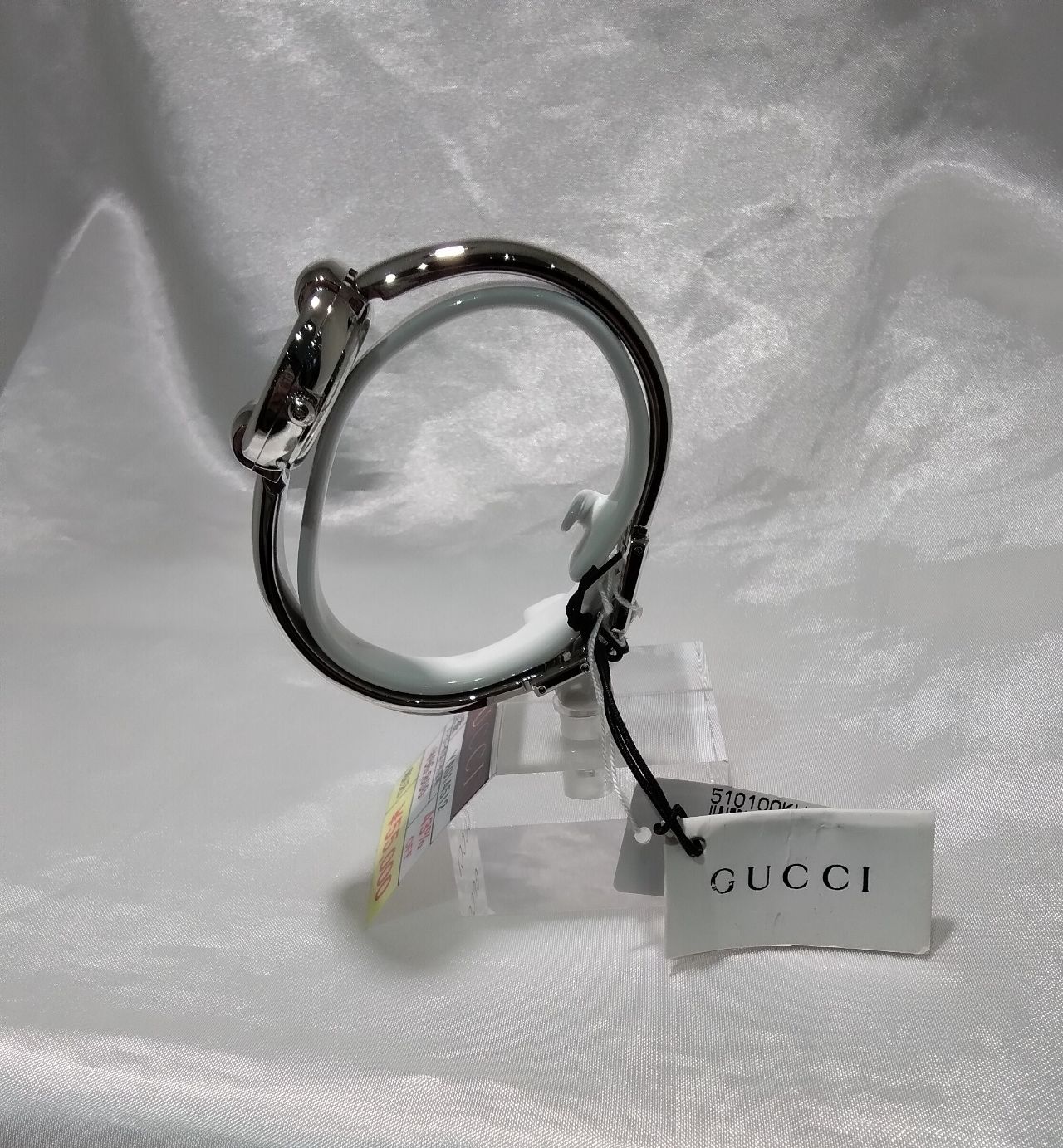 GUCCI バングル時計 カラフルストラップ付き 感謝の気持ちを【GUCCI】バングルタイプ腕時計と共に ｜ フィット