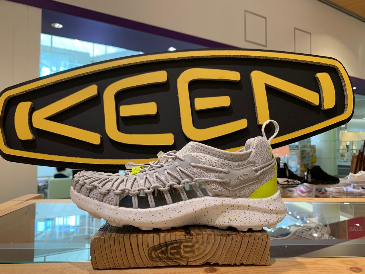 シューズ Keen 次世代スニーカー Uneek ユニーク シリーズ 越谷レイクタウン店 越谷イオンレイクタウン店 Shop News ムラサキスポーツ Murasaki Sports公式サイト