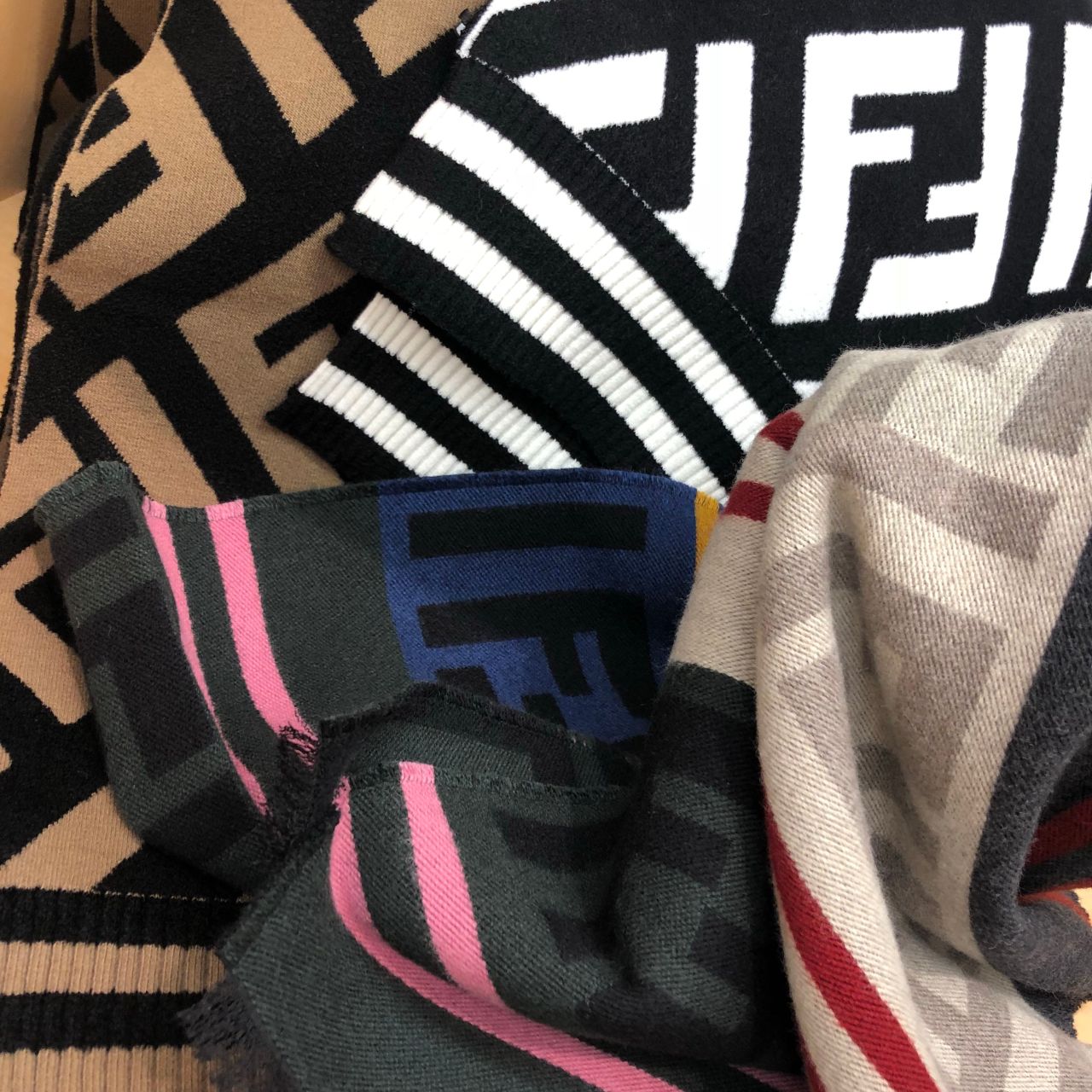 Fendi フェンディ マフラー 沼津店 フィットハウス公式ショップブログ Fithouseblog Fendi フェンディ マフラー 沼津店 フィットハウス公式ショップブログ Fithouseblog