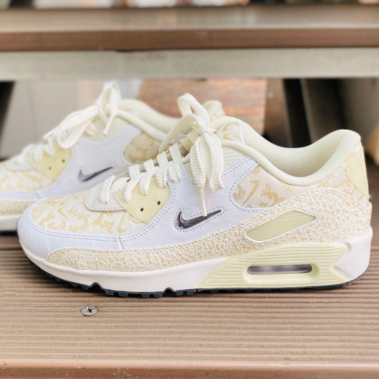 NIKE】