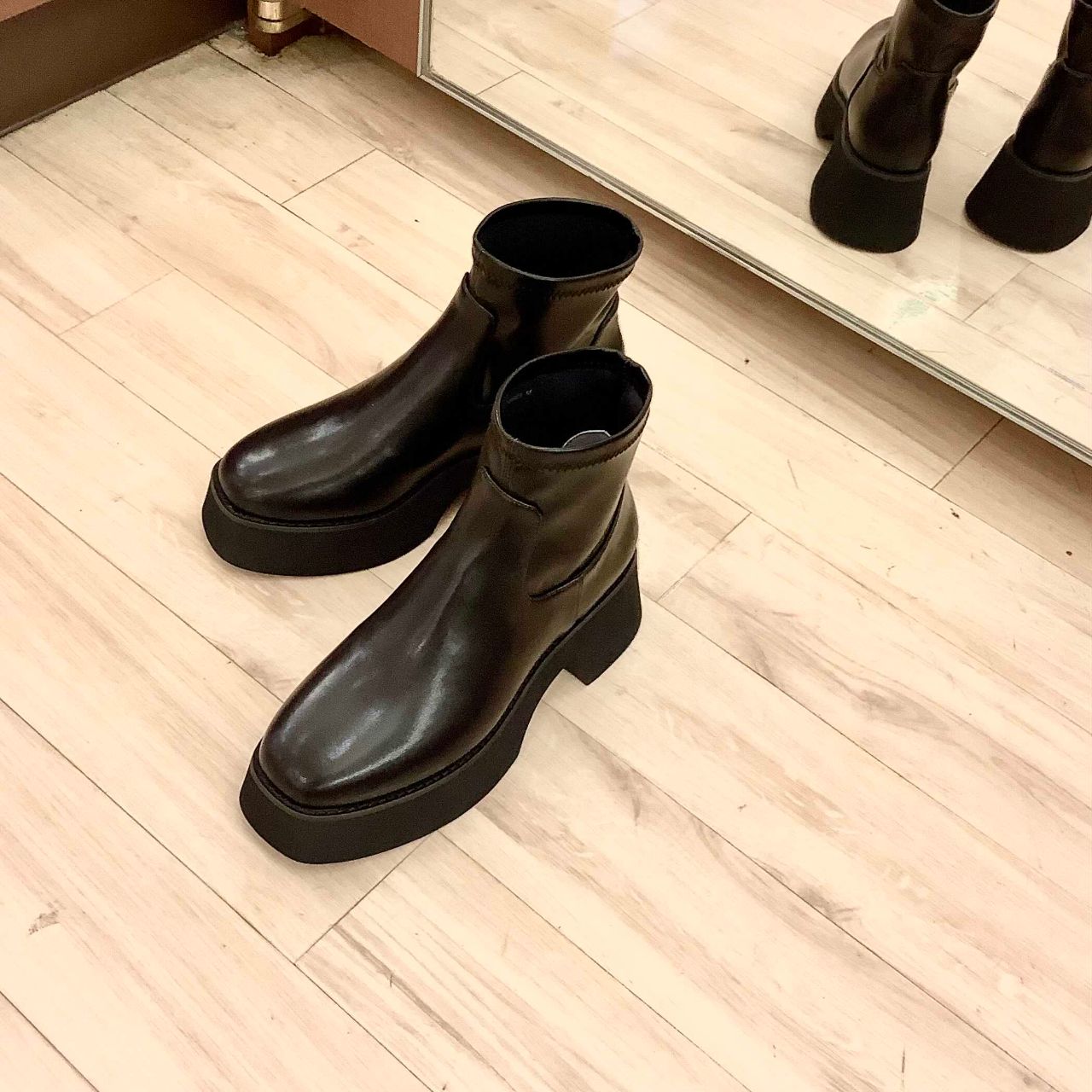 シークエンス3 クリーム+ W(ダブリュー)】厚底ストレッチブーツ | GINZA WASHINGTON 阪急三番街