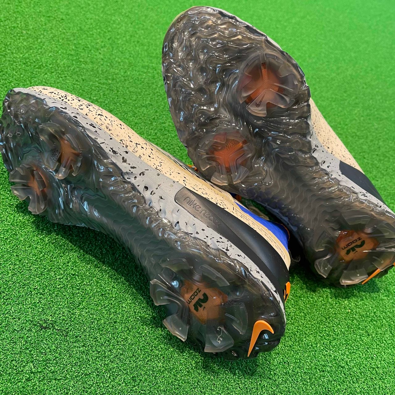 ナイキ エアズームインフィニティツアーシールド 発売日のご案内