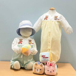 女の子　出産準備　洋服&小物　５０点まとめ売り 女の子出産準備 肌着まとめ売り UNIQLO - メルカリ