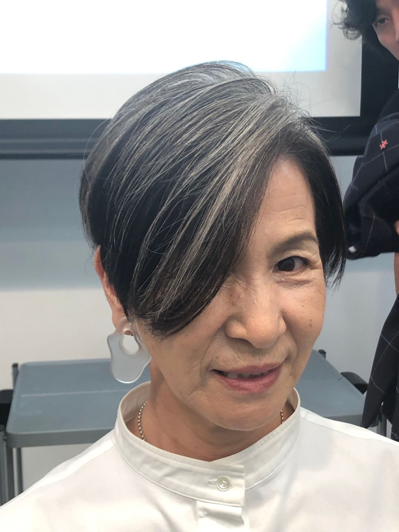 カラーリスト飯田はプラチナカラーの虜 美容室カキモトアームズのオフィシャルサイト