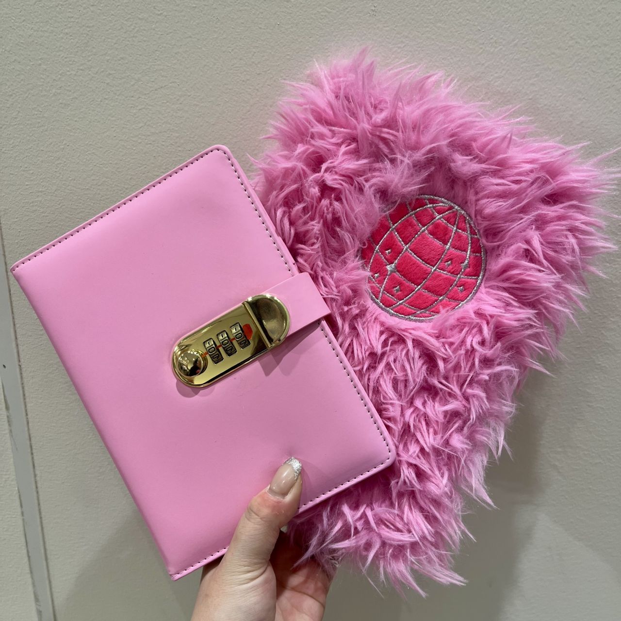 インパクト大の可愛さ❤️鍵小物フック♡ダイカット♡girlyインテリア ピンク＋PINK＝♡♡ | アトレ川崎ストア | フライング タイガー