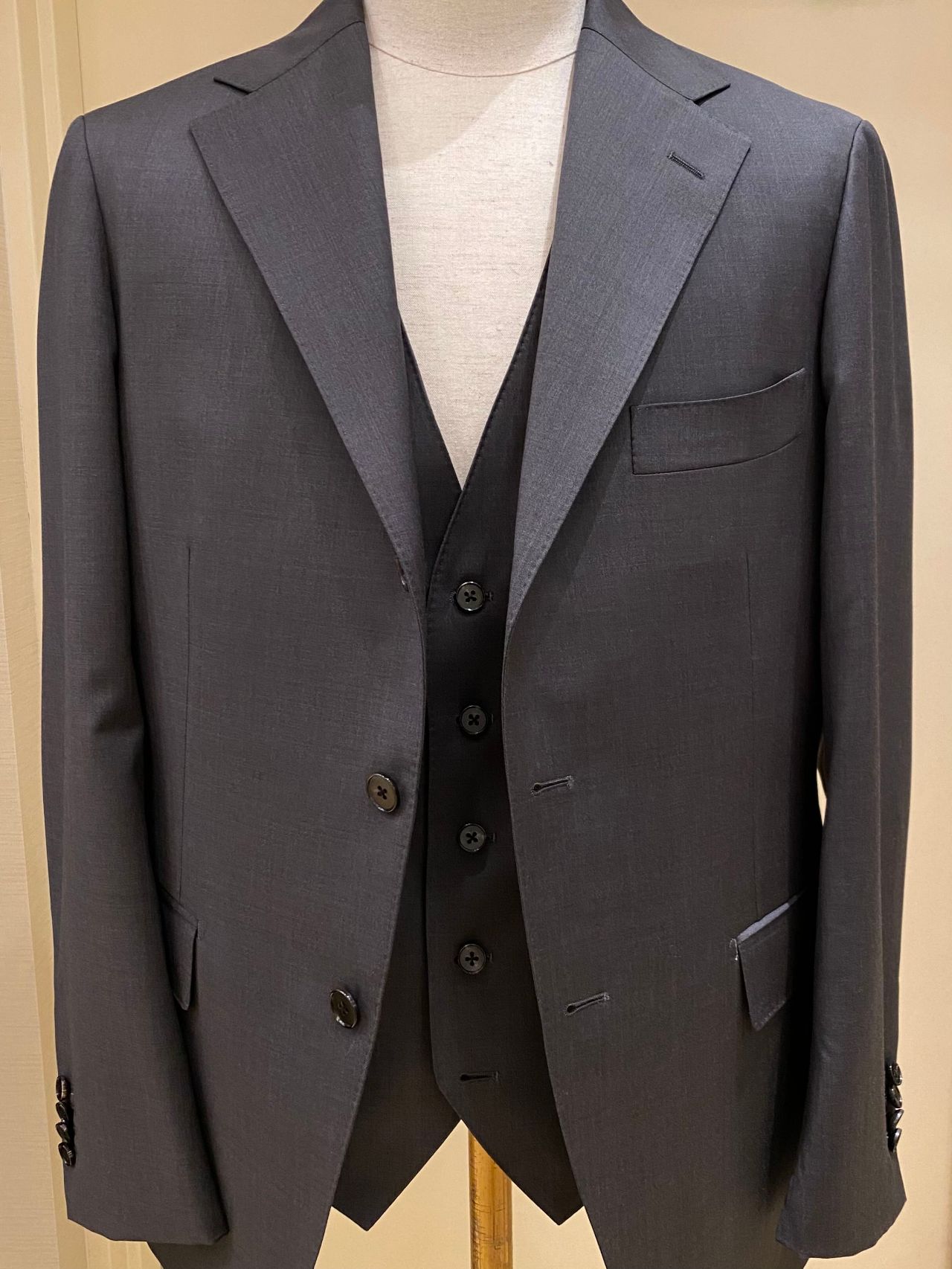 UNIVERSAL LANGUAGE　セミオーダー　ネイビー　美品 Staff Style ~Loro Piana~｜UNIVERSAL LANGUAGE MEASURE'S 銀座