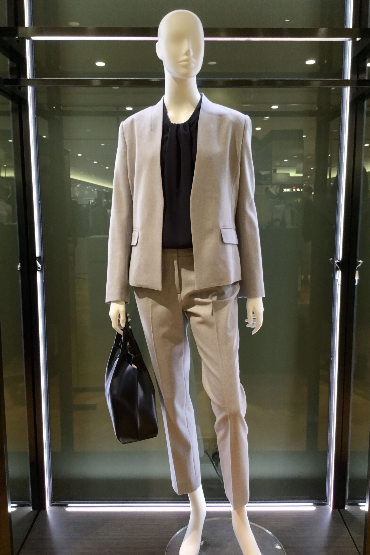 秋冬スーツ そろそろ買い替えはいかがですか | 梅田阪急店 | Theory 
