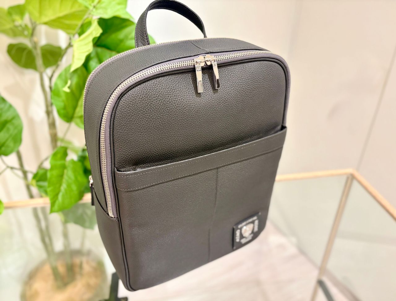 ATAO グレー リュック グレーのリュックがかわいいと大人気！色のイメージやおすすめの理由