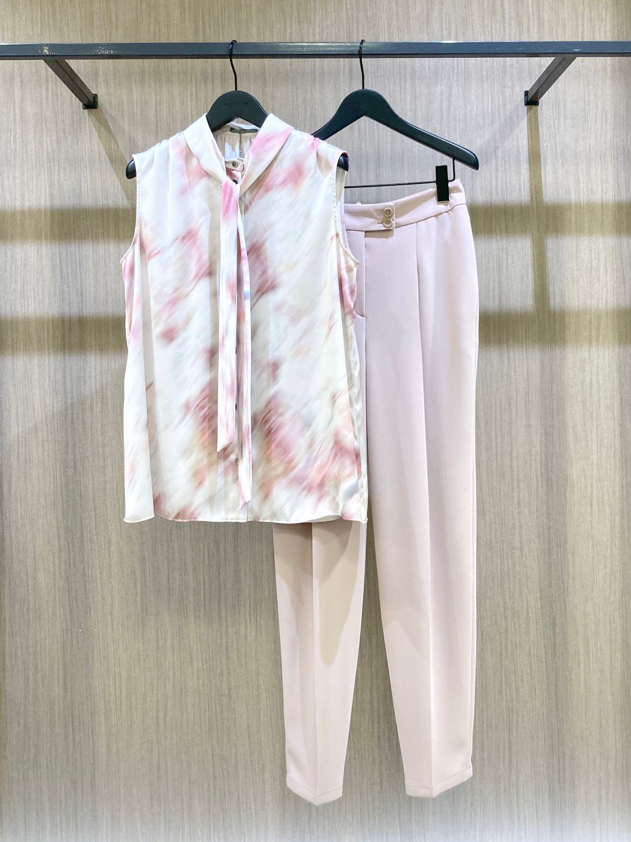 キャロットシェイプが新鮮なタックパンツ | 広島福屋八丁堀本店 