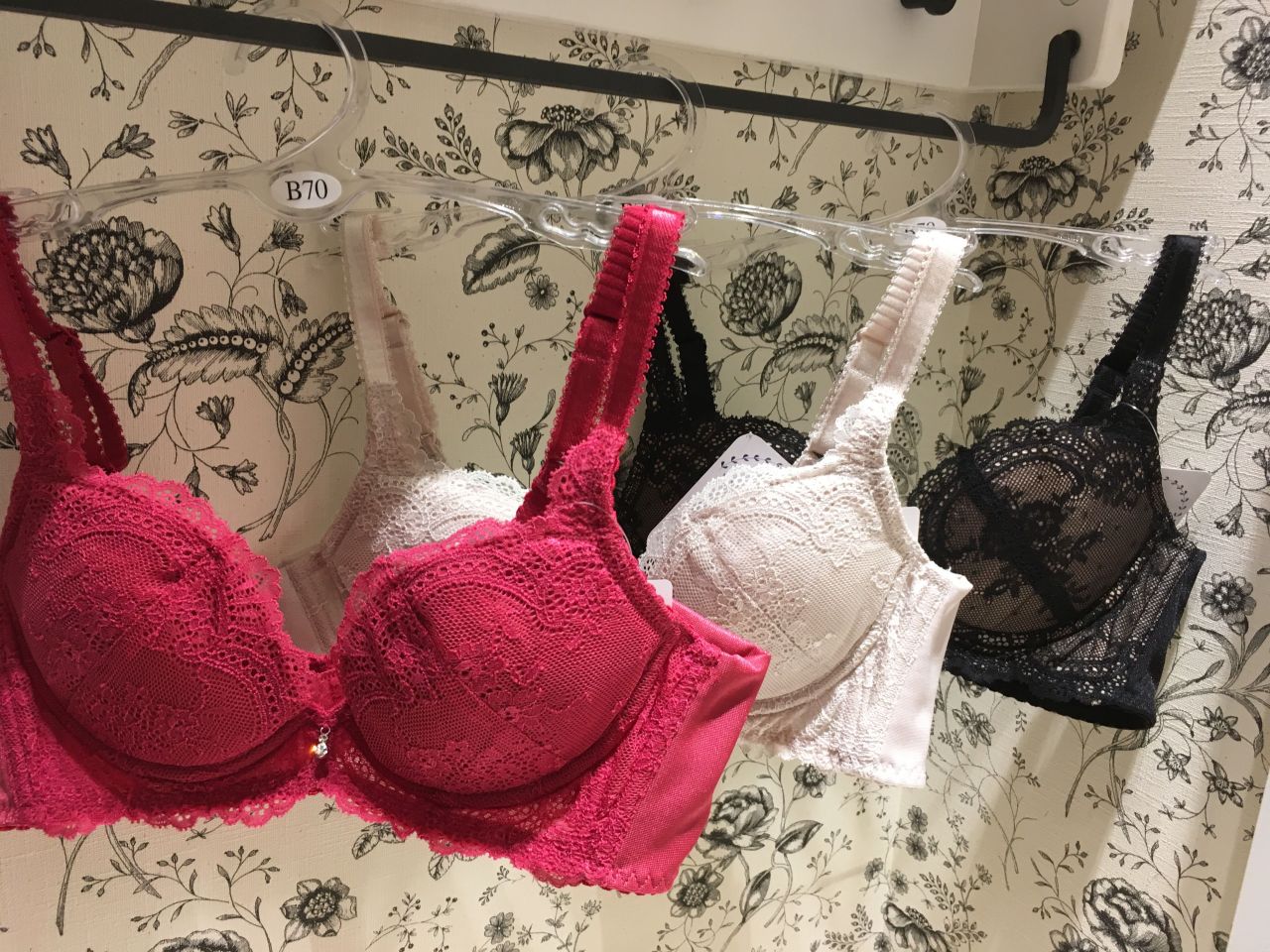 授乳後ママさんにも人気急上昇中 ナイス谷間ブラ 楽盛ブラ アンテシュクレ 調布パルコ店 下着の専門店アンテシュクレ Intesucre 公式ショップブログ