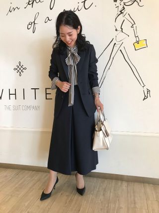 レナランゲの上品なスーツです、サイズアウトで手放します。