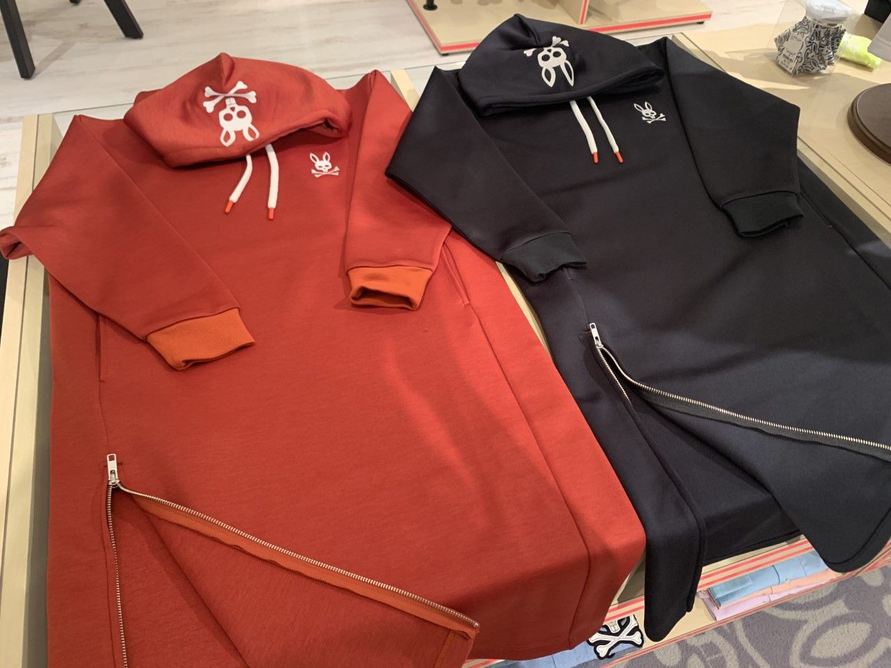 ファスナーが付いた新作ロングワンピース サイコバニーなんばパークス店 なんばパークス店 Psycho Bunny サイコバニーショップブログ