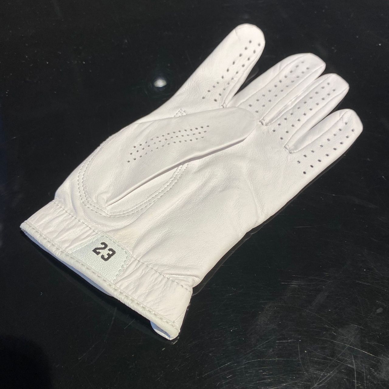 上質な天然皮革を採用！【Jordan Tour Glove】 | ゴルフ5 プレステージ