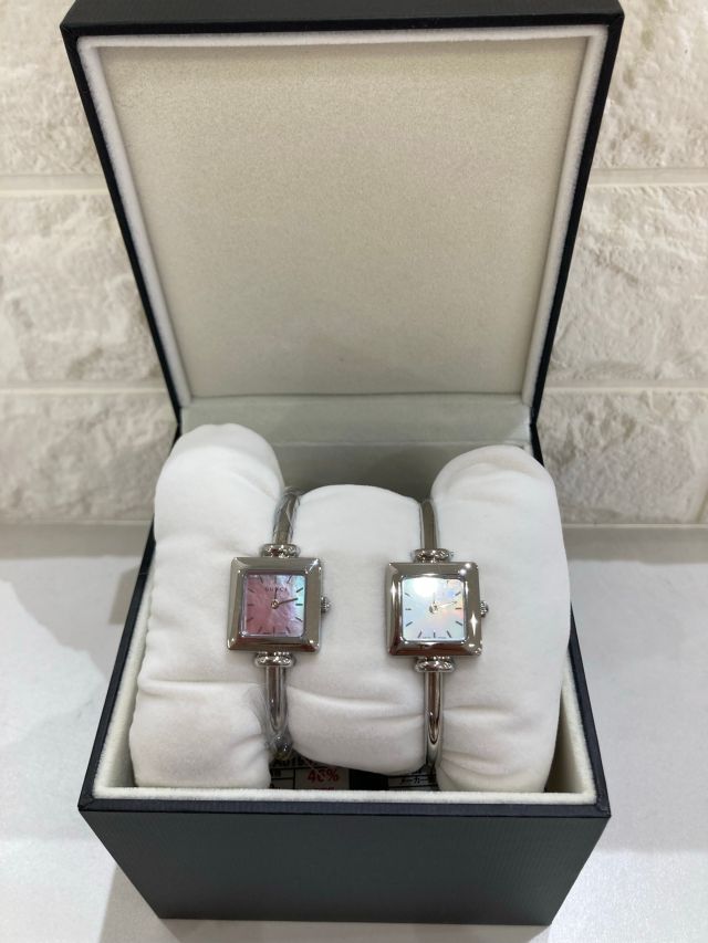 ❣️GUCCI シルバー スクエアフェイス ダイア腕時計美品❣️箱有お値下げ グッチ GUCCI 腕時計 1900スクエアステンレスバングルL YA019518