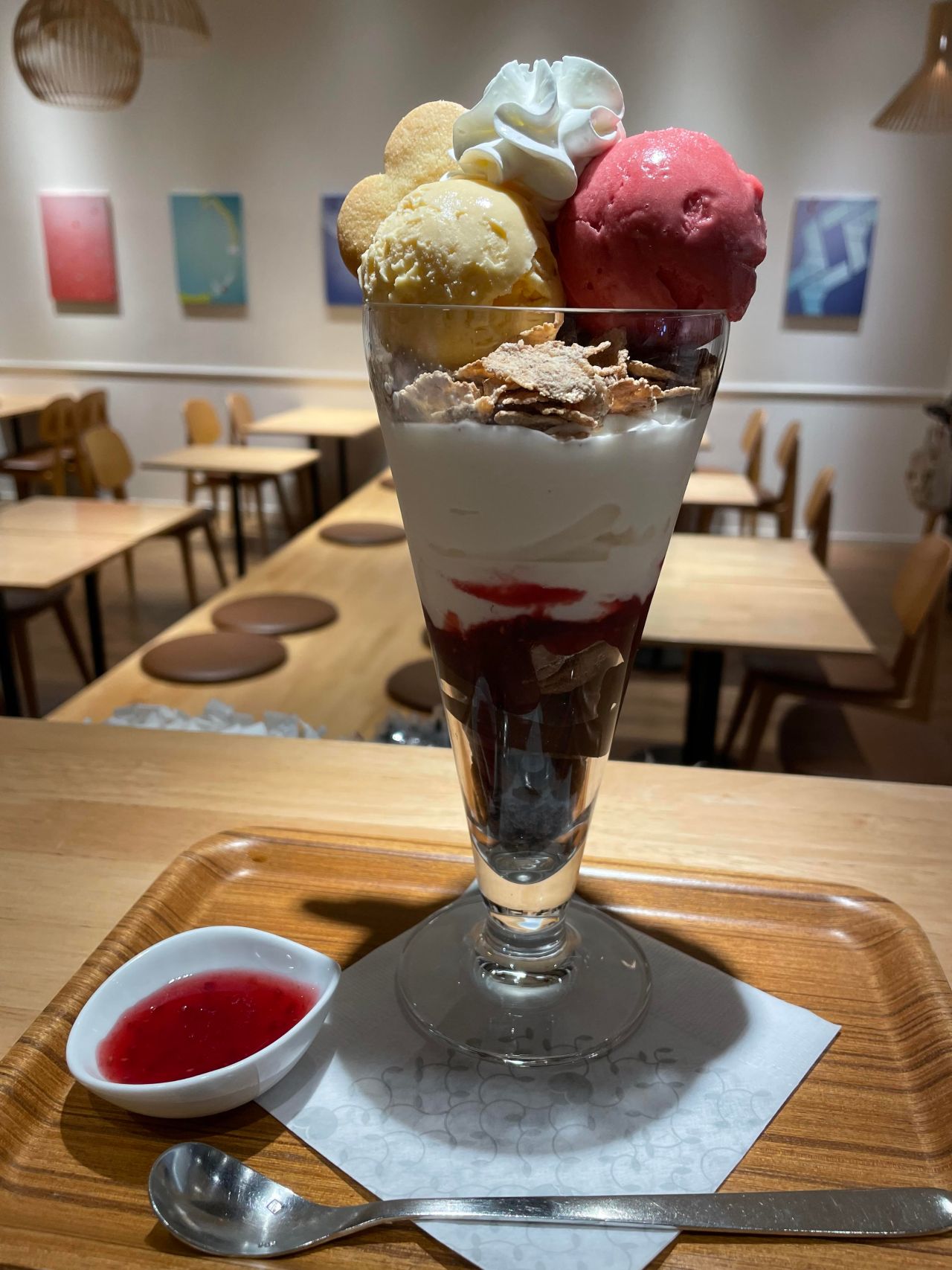 フランボワーズとチョコレートの贅沢パフェ！｜ナナズグリーン