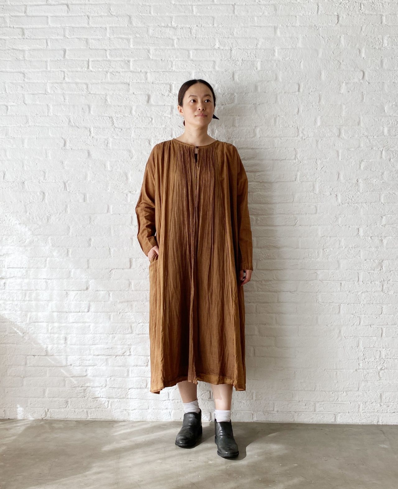 パドカレ 紀州梅炭染めロングワンピース ブラウン 透け感 36サイズ 期間限定！10%OFF】紀州梅炭染めモダールローン ワンピース