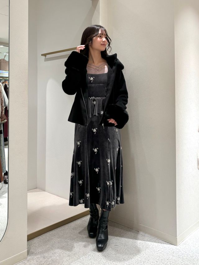 刺繍花柄ベロアキャミワンピース