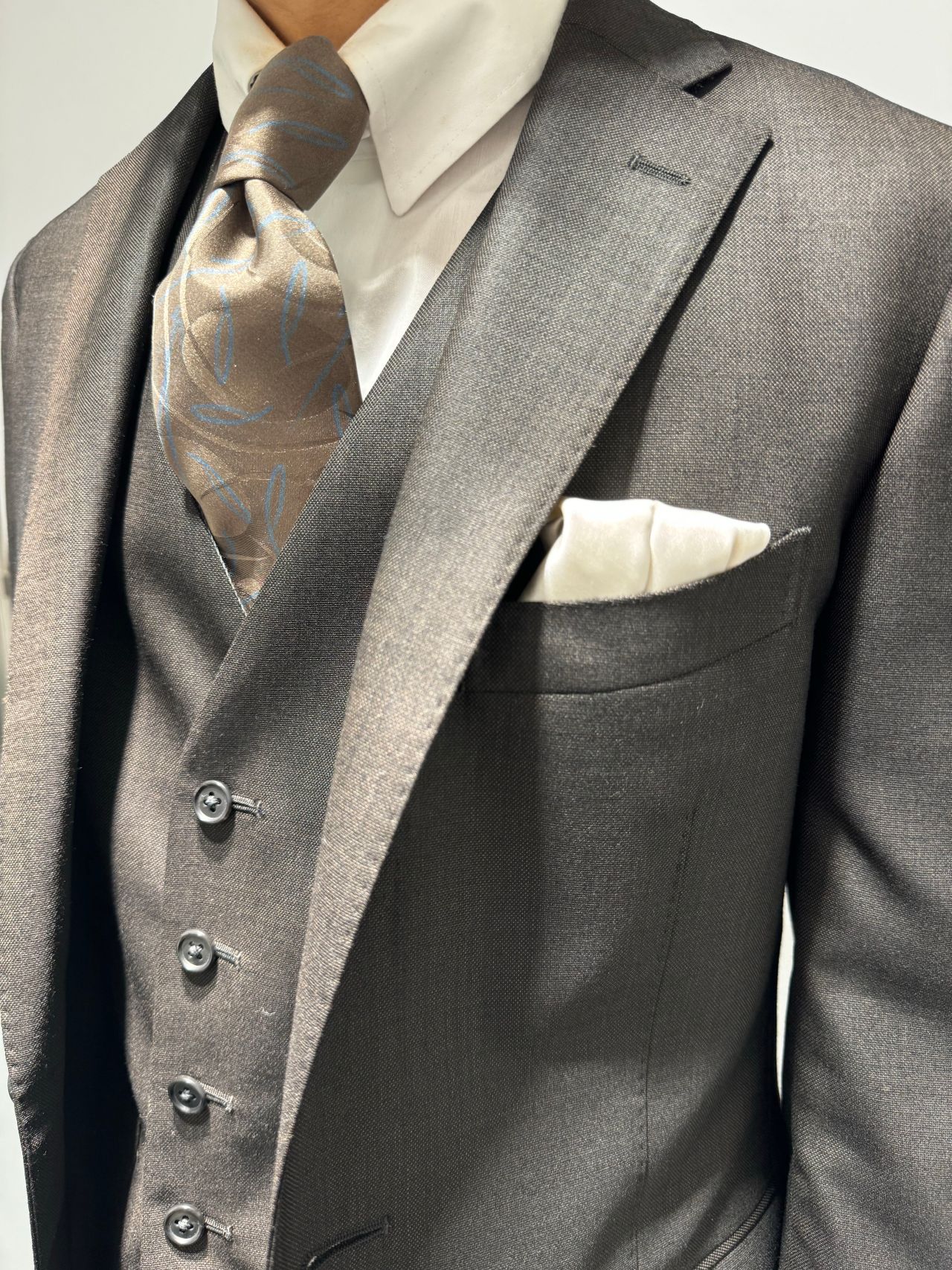 ◾️ THE SUIT COMPANY スーツカンパニー スリーピース ◾️ スーツ／スリーピース／2つボタン／シャドーウインドーペーン
