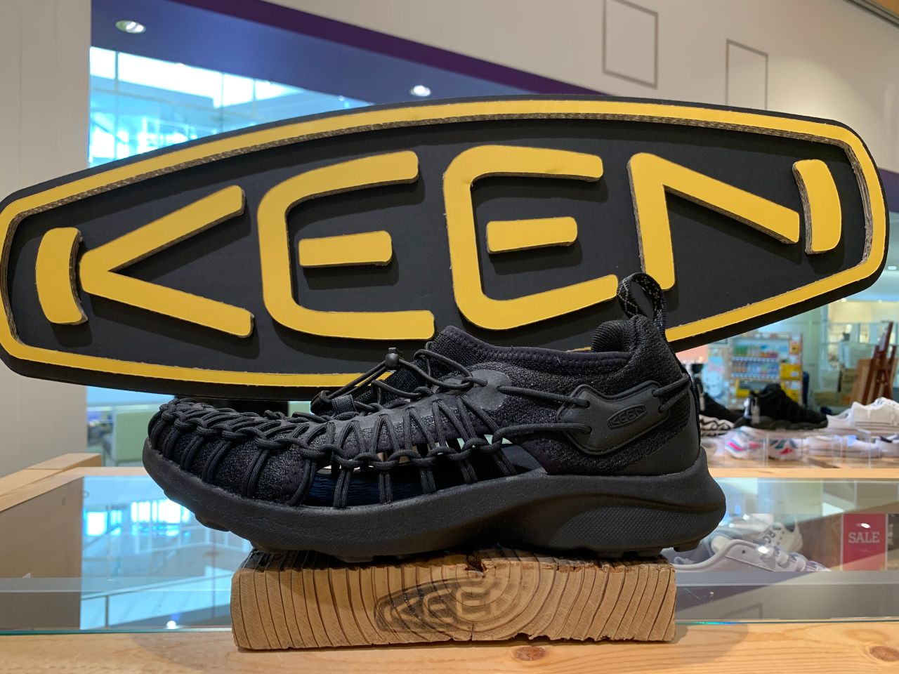 シューズ Keen 次世代スニーカー Uneek ユニーク シリーズ 越谷レイクタウン店 越谷イオンレイクタウン店 Shop News ムラサキスポーツ Murasaki Sports公式サイト