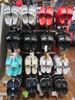 ベナッシ クロックス入荷しました イオンモール大日店 Shop News ムラサキスポーツ Murasaki Sports公式サイト ベナッシ クロックス入荷しました イオンモール大日店 Shop News ムラサキスポーツ Murasaki Sports公式サイト