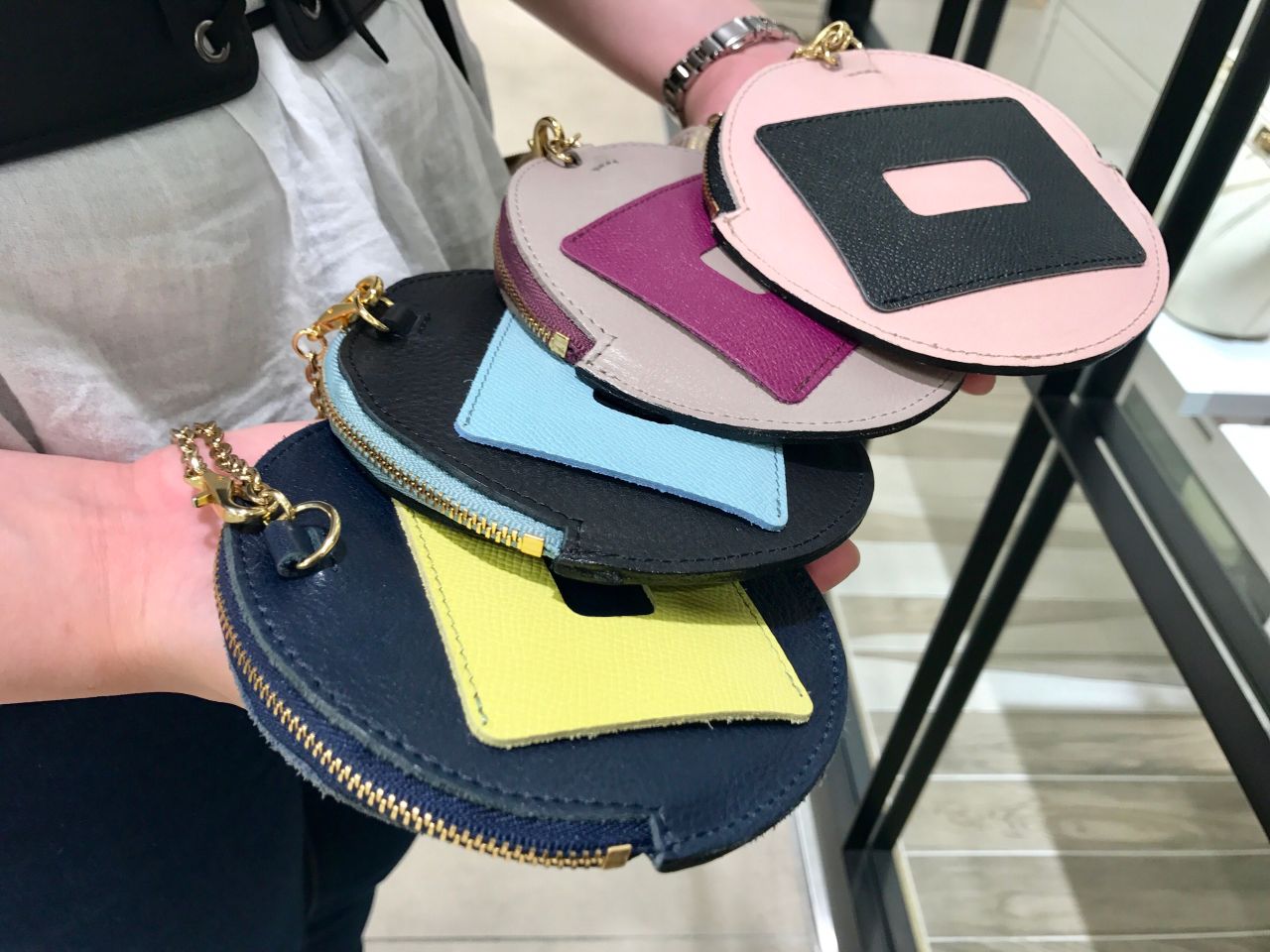 イアンヌ IANNE 携帯電話ケース ペトラ レザー モカ スマートフォンケース 新品同様 財布