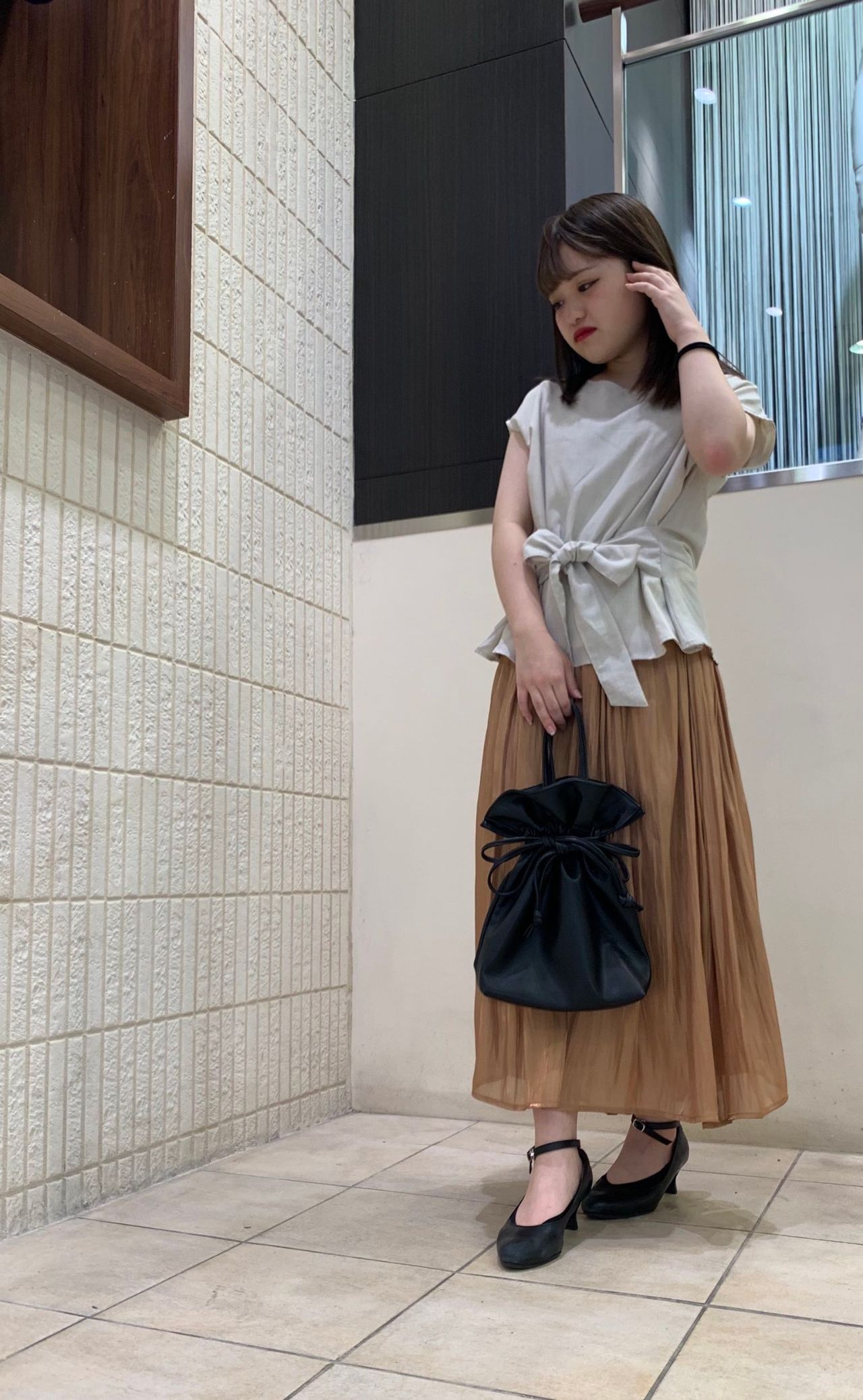 綺麗なペプラム トップス に 合う ボトム 人気のファッショントレンド