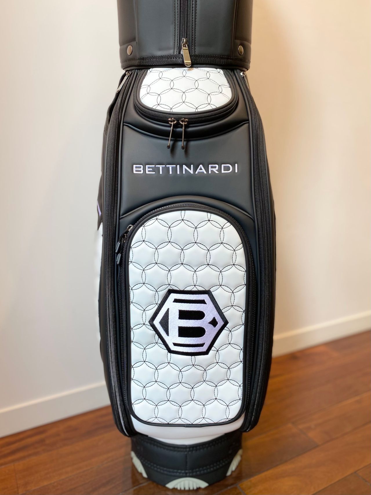 お値下げ中！BETTINARDI 限定キャディーバック新品　フード付き BETTINARDI】新作キャディバッグ入荷❤️ | ゴルフ5