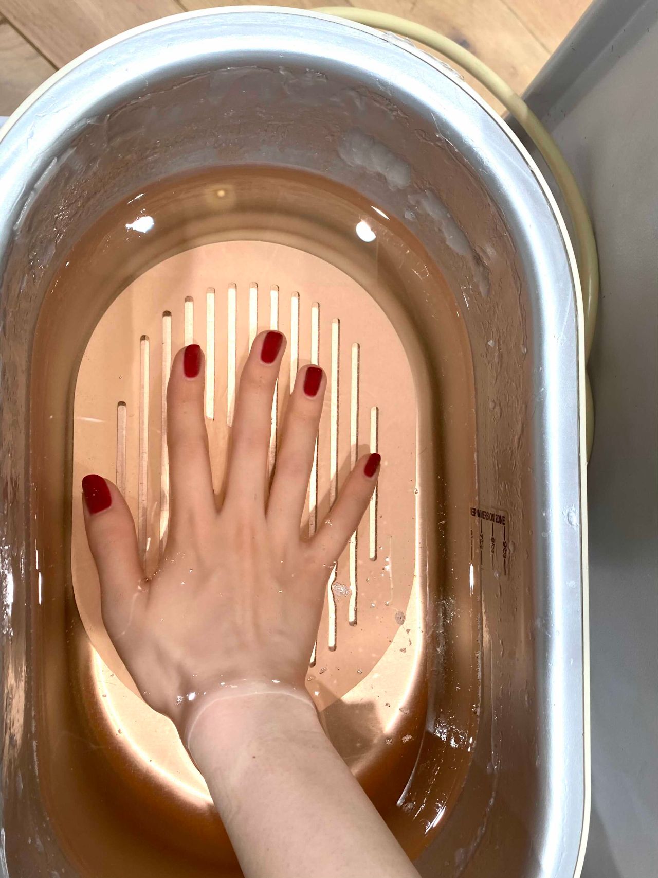 パラフィンパックで乾燥知らずの手に 美容室カキモトアームズのオフィシャルサイト