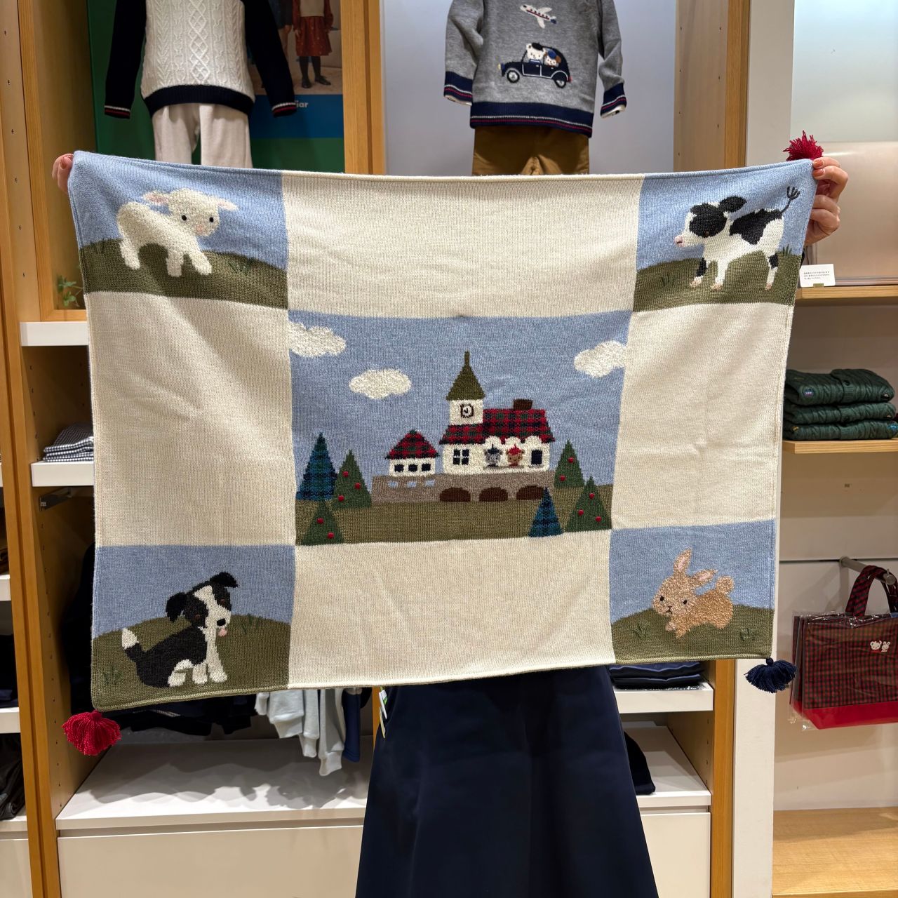 ⭐︎クリスマスプレゼントはお決まりですか？⭐︎｜ファミリア阪急