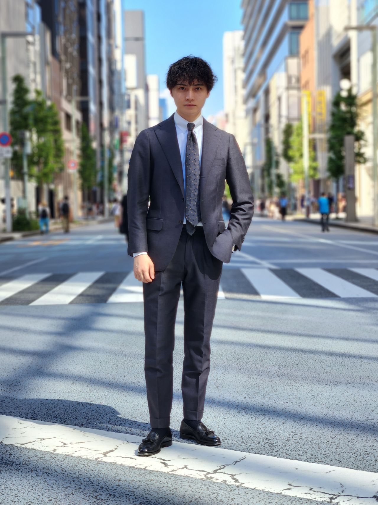【英国製生地】ウィリアムハルステッド モヘアスラックス 3プライウールモヘアのトラウザーズ。その生地について | Navy