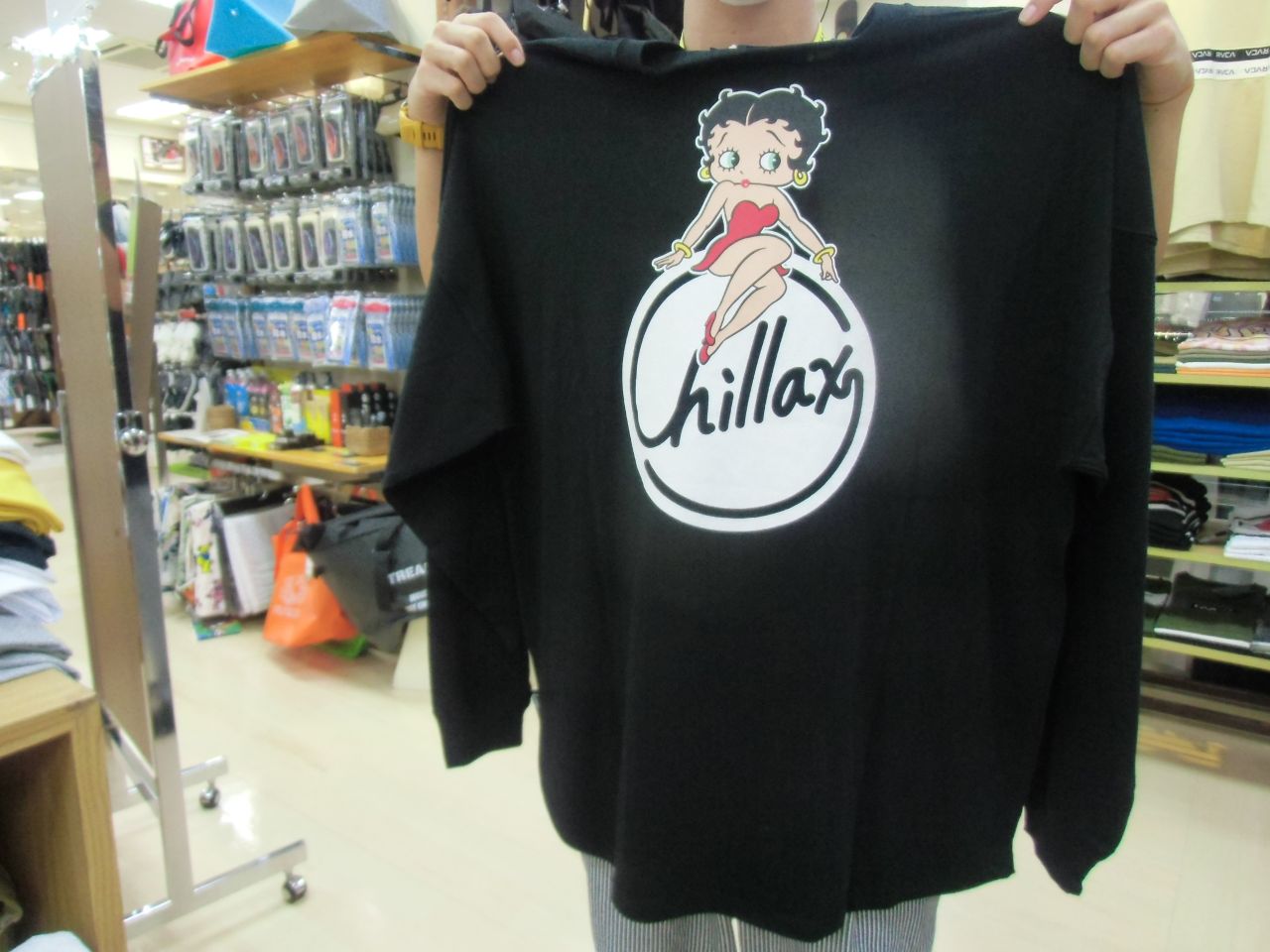 Chillax Betty Boop コラボロンt 売れてます サンエー那覇メインプレイス店 Shop News ムラサキスポーツ Murasaki Sports公式サイト