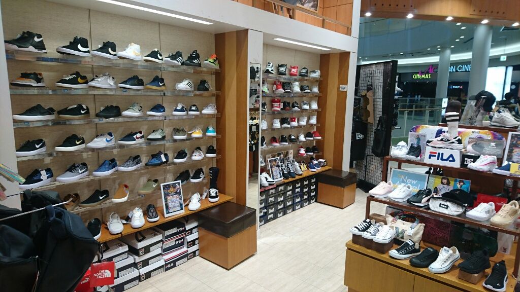 キャップ シューズ売り場リニューアル イオンモール草津店 Shop News ムラサキスポーツ Murasaki Sports公式サイト