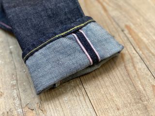 シルクツイルのセルビッチ風呂敷（再び） 風呂敷からインスピレーションを得た、ヴィブラム社の個性派