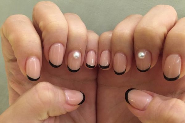 ショートネイル 黒フレンチ 美容室カキモトアームズのオフィシャルサイト